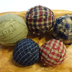 Rag Balls, Homespun Rag Balls, Christmas Bowl Filler, Patriotic Rag Balls, Primitive Rag Balls, Country Decor, Set of Rag Balls, Rustic Ball