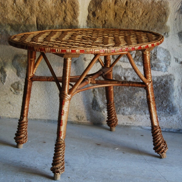 French vintage rattan and wicker coffee or lounge tabl, red detail. Oval shaped top and wicker and rattan in good condition.