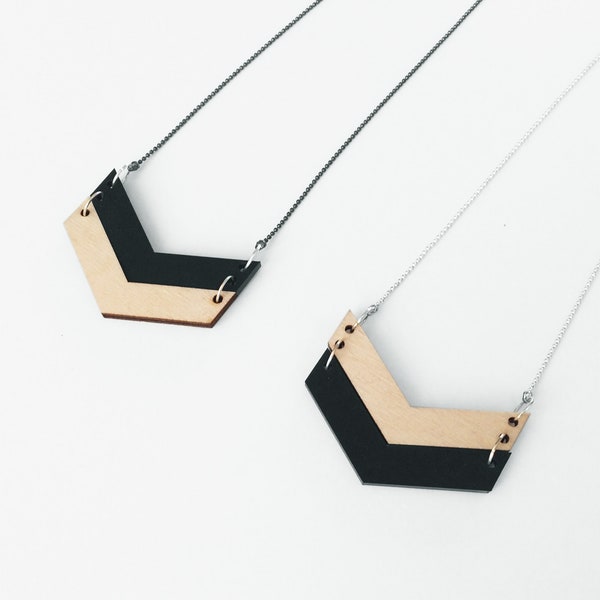 Collier chevron en bois et plastique