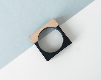 Black square ring with wood