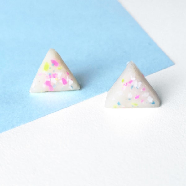 Driehoekige confetti oorbellen