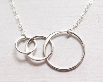 3 Circle Necklace in Sterling Silver, 3 Sisters, 3 Children, 3 Generations