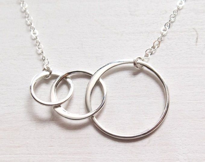3 Circle Necklace in Sterling Silver, 3 Sisters, 3 Children, 3 Generations