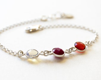 Birthstone Bracelet in Sterling Silver, Mother Bracelet with Children Birthstones, Personalized Gift for Mom or Grandma