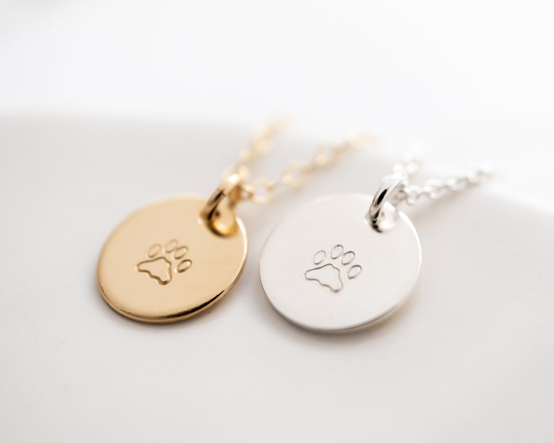 Tiny Paw Print Necklace, Sterling Silver or Gold Filled, Pet Lover Gift, Veterinarian Gift, Dainty, Minimalist afbeelding 3