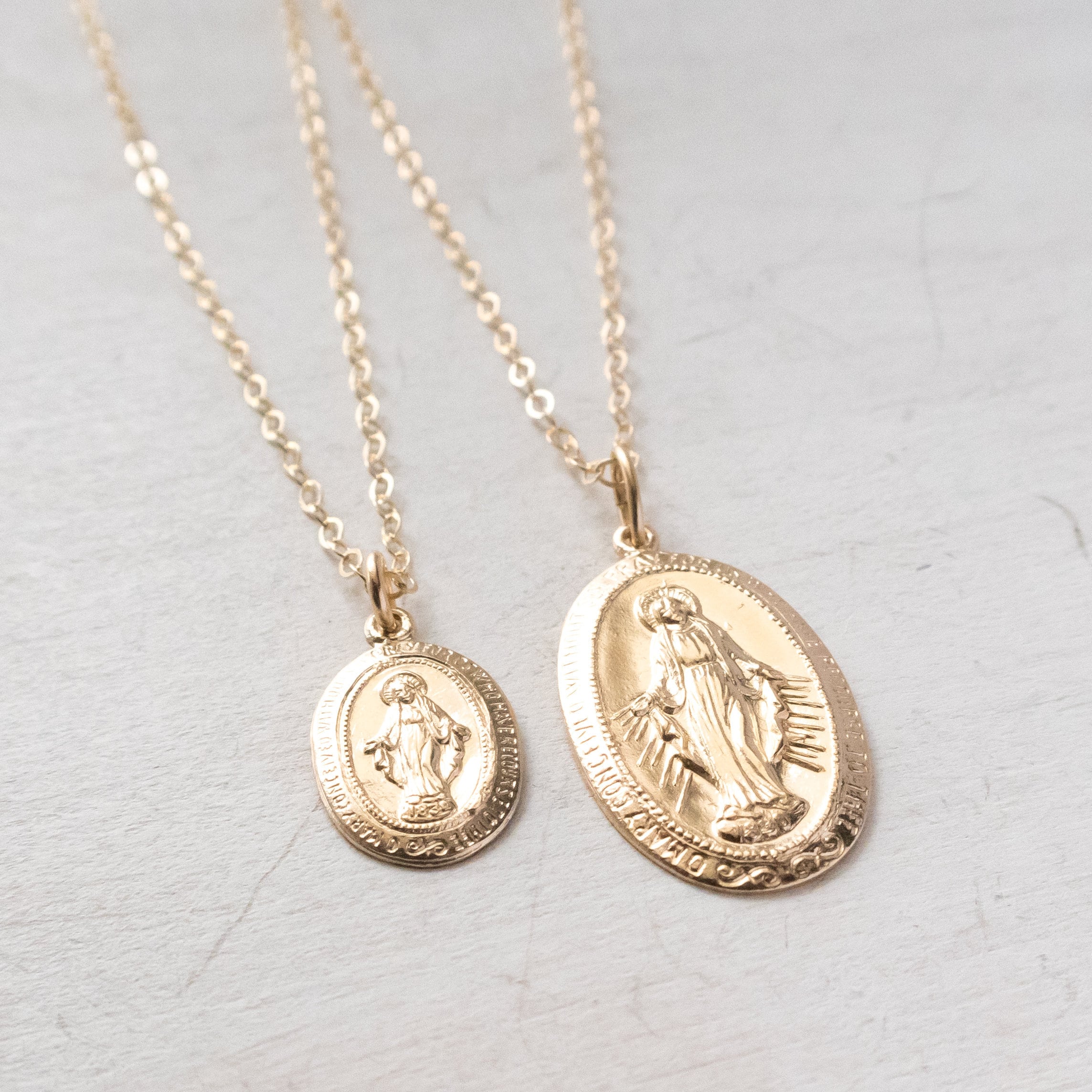 Small gold 2024 virgin mary pendant