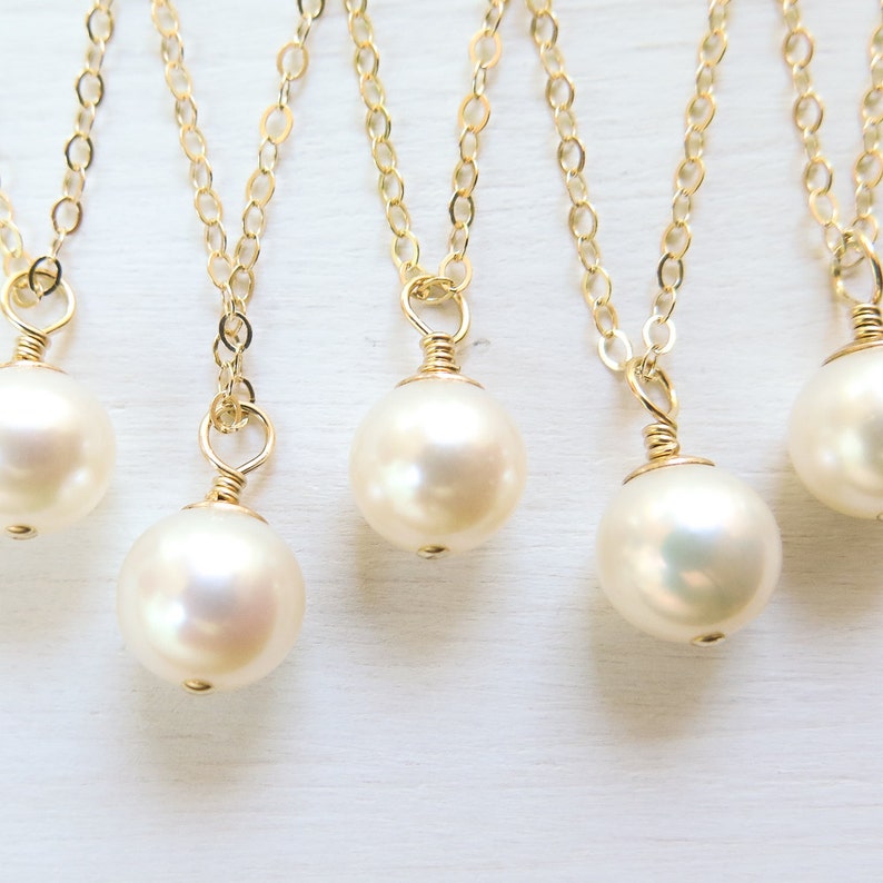 Dainty Minimalist Handmade Gift for Bridesmaids White Freshwater Pearl Bridesmaids Jewelry Set of 3 or 4 Single Pearl Necklace in Gold