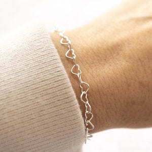 Sterling Silver Heart Chain Bracelet, Mini Heart Link Bracelet, Adjustable Length, Dainty Layering Bracelet, Gift for Her imagem 10