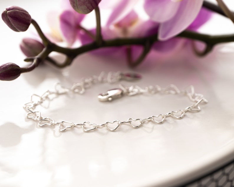 Sterling Silver Heart Chain Bracelet, Mini Heart Link Bracelet, Adjustable Length, Dainty Layering Bracelet, Gift for Her imagem 9