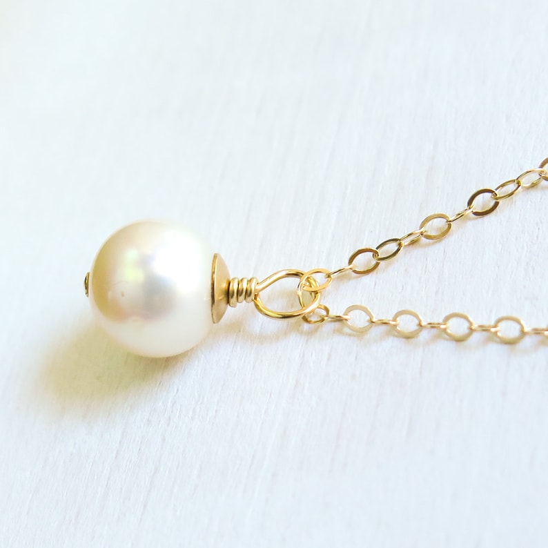 Dainty Minimalist Handmade Gift for Bridesmaids White Freshwater Pearl Bridesmaids Jewelry Set of 3 or 4 Single Pearl Necklace in Gold
