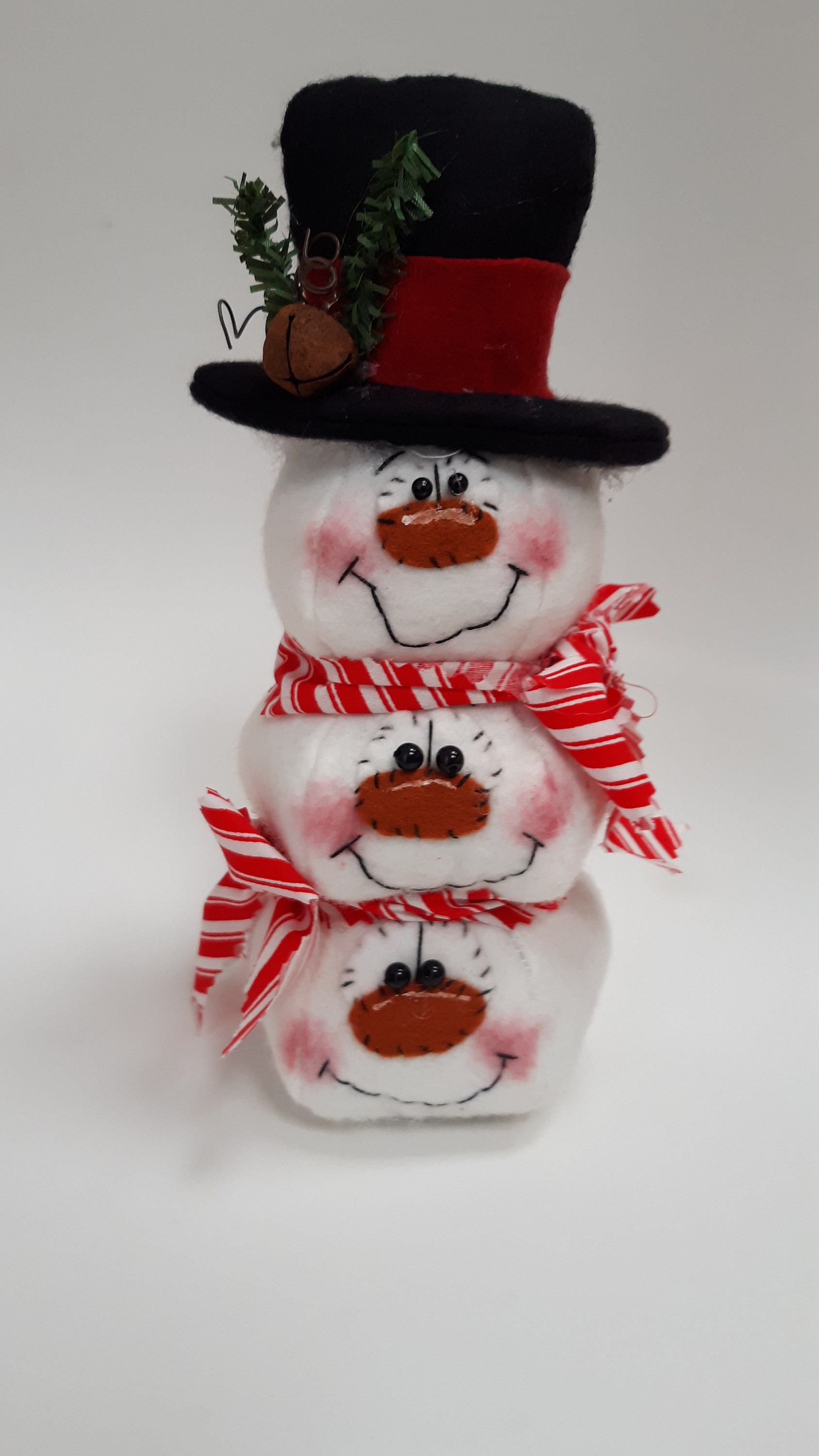 stacked snowmen decoration, snowmen, snowman decor, snowman decoration, primitive snowmen, Christmas snowmen decoration, Christmas decor