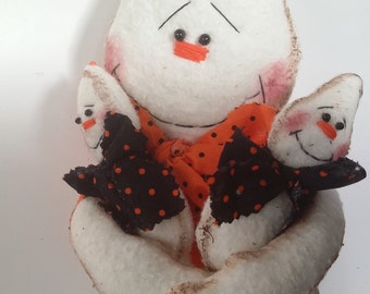 ghost decor, ghost door hanger, ghost door greeter, Halloween decor, Halloween decorations, Halloween door hanger, Halloween ghost,