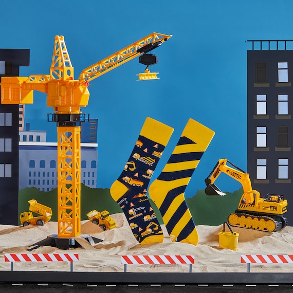 Many Mornings Unisex Socken „The Builder“ – Mismatched Socken Mit Baustellen-Design, Verschiedene Motive Links/rechts