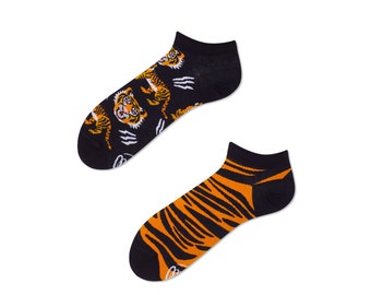 Tiger Sneaker Socken von MANY MORNINGS, Herren und Damen Socken, Bunte und Lustige Socken, Mismatched Socken, Geschenk Frau & Mann