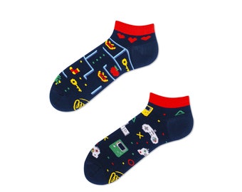 Gamer Sneaker Socken von MANY MORNINGS, Herren und Damen Socken, Bunte und Lustige Socken, Mismatched Socken, Geschenk Frau & Mann