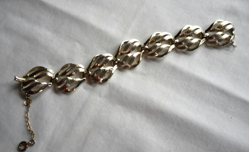 CORO Vintage Silver Tone Swirl Link Bracelet image 2