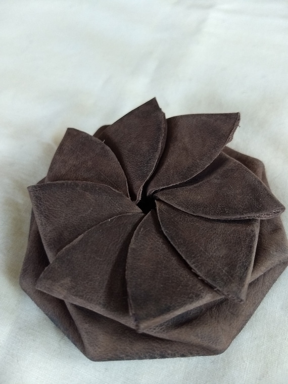 Chocolate Brown Distressed Leather Matte Finish Vintage Style Petal Pinwheel Pull Squeeze Coin Purse