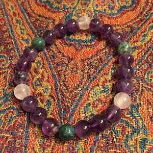 Pulseira de pedras preciosas para parto com ametista, quartzo rosa e ágata musgo que reduz a dor do parto. Presente de chá de bebê para as mamães!