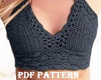 Könnte beinhalten: Ein Häkel-Halter-Oberteil-Muster in dunkelgrauer Farbe. Das Muster ist für einen PDF-Download. Der Text "PDF PATTERN" ist auf das Bild gedruckt.