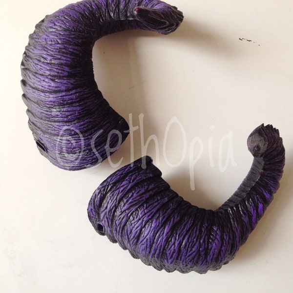 Paire de corne coloris violet mauve
