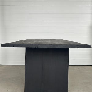 Mesa de comedor moderna negra – Mesa de comedor arquitectónica de madera maciza / Mesa de lujo artesanal / Fabricada bajo pedido imagen 5