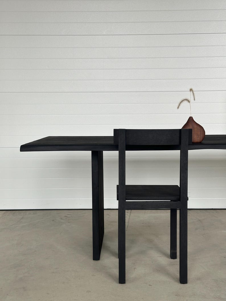 Mesa de comedor moderna negra – Mesa de comedor arquitectónica de madera maciza / Mesa de lujo artesanal / Fabricada bajo pedido imagen 2