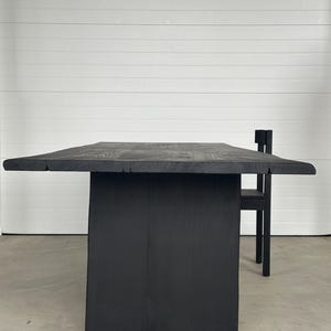 Mesa de comedor moderna negra – Mesa de comedor arquitectónica de madera maciza / Mesa de lujo artesanal / Fabricada bajo pedido imagen 7