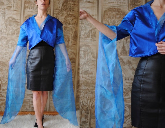 Handmade cropped jacket with long angel sleeves, v