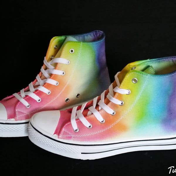 LGBT Pride Hightops - Zapatos teñidos de arcoíris - Zapatillas de lona teñidas con corbata - Zapatillas de lona LGBT