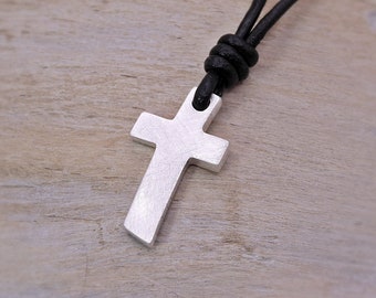 Silberkreuz "Kleiner Vitus" mit Lederband, Geschenk zur Kommunion, silbernes Kreuz