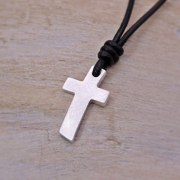 Silberkreuz "Kleiner Vitus" mit Lederband, Geschenk zur Kommunion, silbernes Kreuz