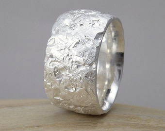 breiter, strukturierter Ring "Wanderer" in Silber,  Bandring mit Struktur, extra breiter Silberring