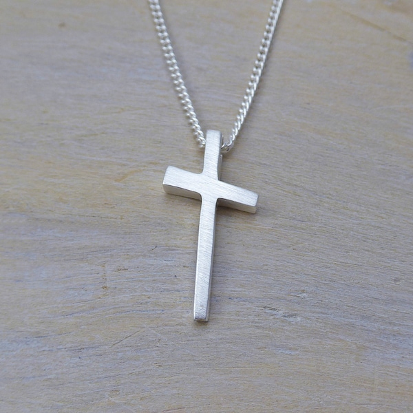 Kleines, puristisches Kreuz "Kleiner Silanus" in Silber mit Kette, Silberkreuz als Geschenk für Kommunion oder Konfirmation