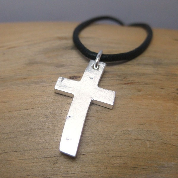 Silberkreuz "Vitus" mit Lederband, massives Kreuz in Silber, cooles personalisierbares Geschenk zur Konfirmation, Name, Datum