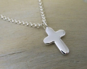 Kleines, reizvolles Silberkreuz "Maria" mit Erbskette, perfektes Geschenk zur Kommunion, Konfirmation oder Firmung