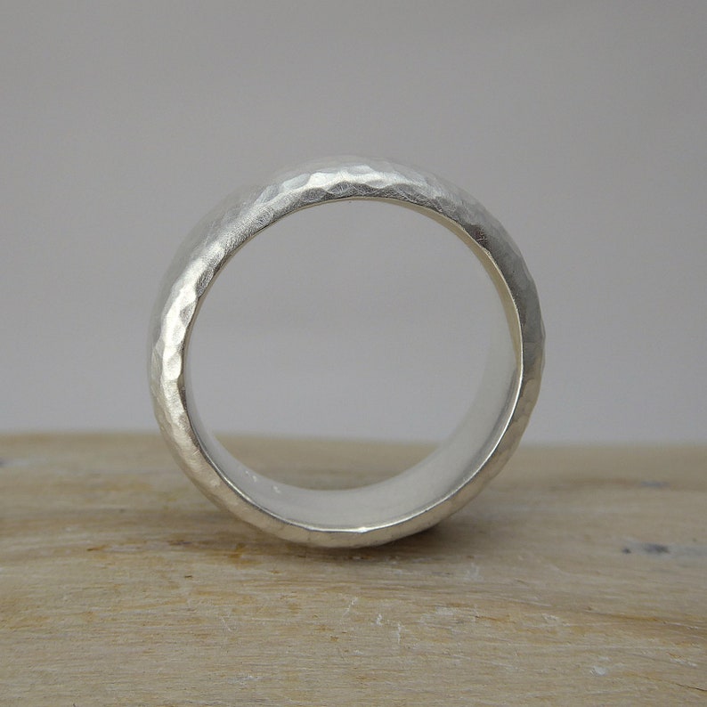 Gehämmerter Ring Endless Silber 925, Bandring mit Hammerschlag, Trauring geschmiedet Bild 4