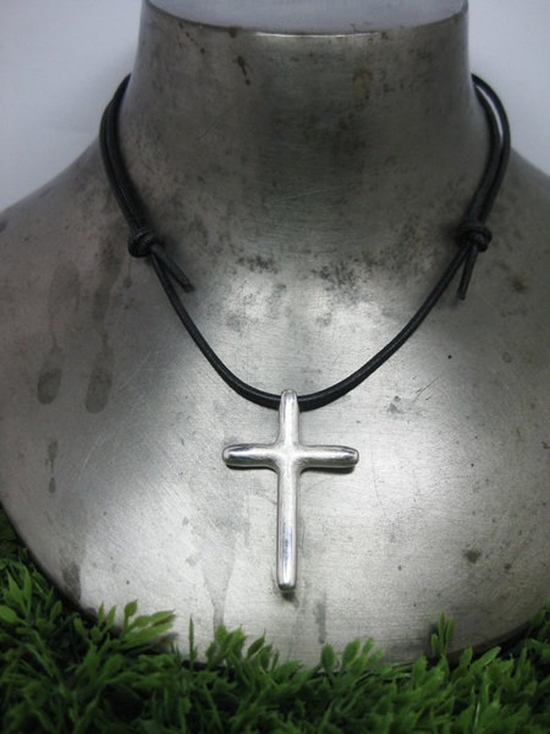 Croix en argent Francis avec lanière en cuir, grande croix en argent image 3