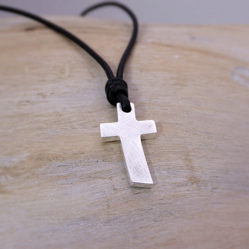 Silberkreuz Kleiner Vitus mit Lederband, Geschenk zur Kommunion, silbernes Kreuz Bild 4
