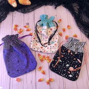 Handmade Halloween Drawstring Treat Bags – Reusable Fabric Lined  Gift Pouches for Candy, Party Favors, Trick or Treat, and Spooky Décor