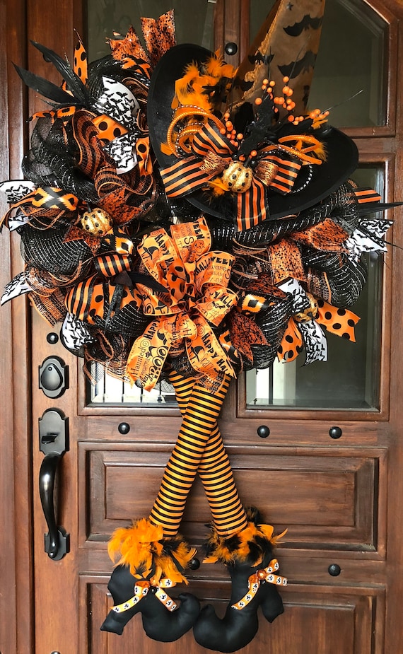 Halloween Witch Wreath With Hat and Legs, Moon and Pumpkin and Bat