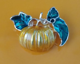 HARVEST PUMPKIN Brooch, Enamel Pin, Fall Accessory, Lapel Adornment, Holiday Accent, Halloween, THANKSGIVING