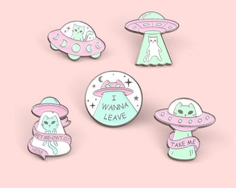 UFO Alien SPACESHIP CAT, Funny Enamel Pins, Kawaii Pin, Flying Kitty Pin, Beautiful Pastel Coloring