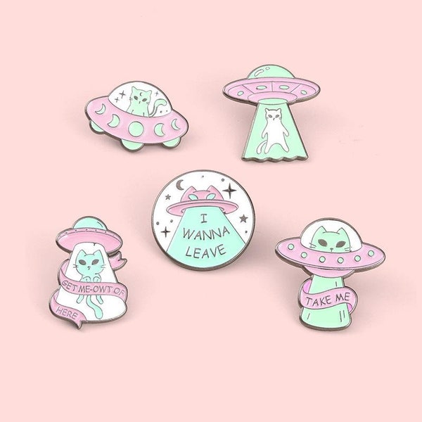 UFO Alien SPACESHIP CAT, Funny Enamel Pins, Kawaii Pin, Flying Kitty Pin, Beautiful Pastel Coloring