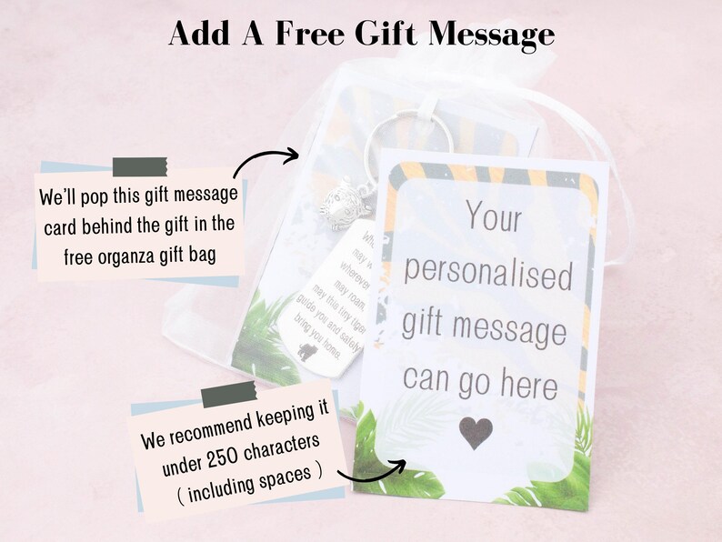 Może przedstawiać: Biała organzaowa torebka prezentowa z kartą, na kt&oacute;rej napisano "We'll pop this gift message card behind the gift in the free organza gift bag". Karta znajduje się obok białej karty z zielono-ż&oacute;łtą kwiatową ramką. Na karcie napisano "Your personalised gift message can go here".