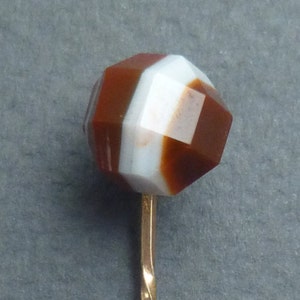 10 K Agate stick pin