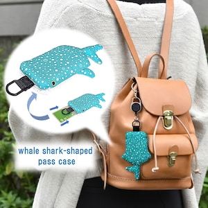 パスケース　リール付き　カードケース　定期入れ　ジンベイザメ