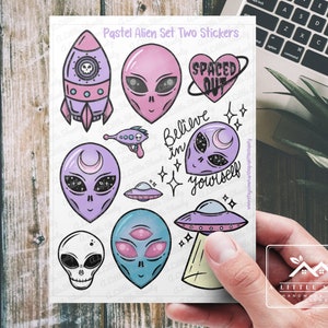 Lot de 2 autocollants extraterrestres pastel, croyez en vous-même, autocollants extraterrestres, mignons autocollants spatiaux, autocollant ovni, autocollant fusée, scrapbooking, agenda