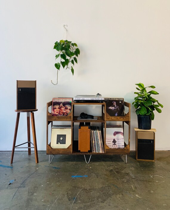 Deluxe Vinyl Display Turn Table Station // Conveniently enjoy your Collection of over to 400 Records // A Stylish Kallax Alternative