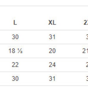 Peut inclure: Tableau des tailles pour une chemise en pouces, indiquant les mesures de la longueur totale du corps, de la longueur des manches, de la largeur du corps et de la longueur du corps. Les tailles vont du S au 5XL.