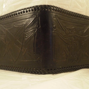Hecho a mano Escudo de armas de cuero con herramientas cartera de cuero negro